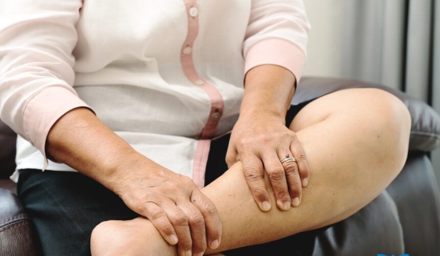 Senhora com formigamento na perna esquerda